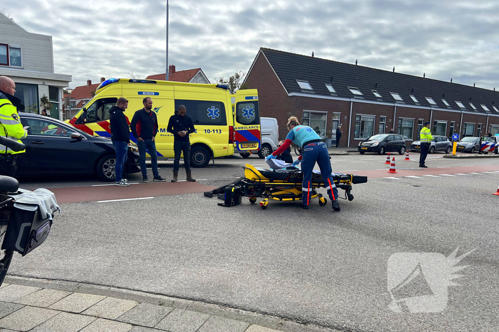 Fietser gewond bij aanrijding met bestelbus