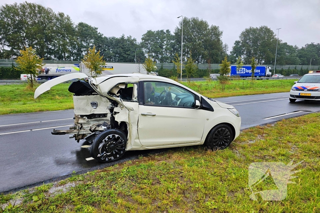 Auto's zwaar beschadigd na kop-staartbotsing