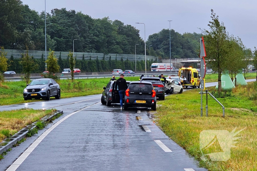 Auto's zwaar beschadigd na kop-staartbotsing