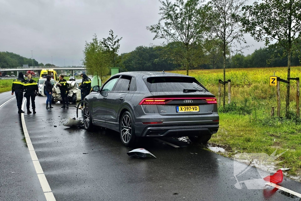 Auto's zwaar beschadigd na kop-staartbotsing