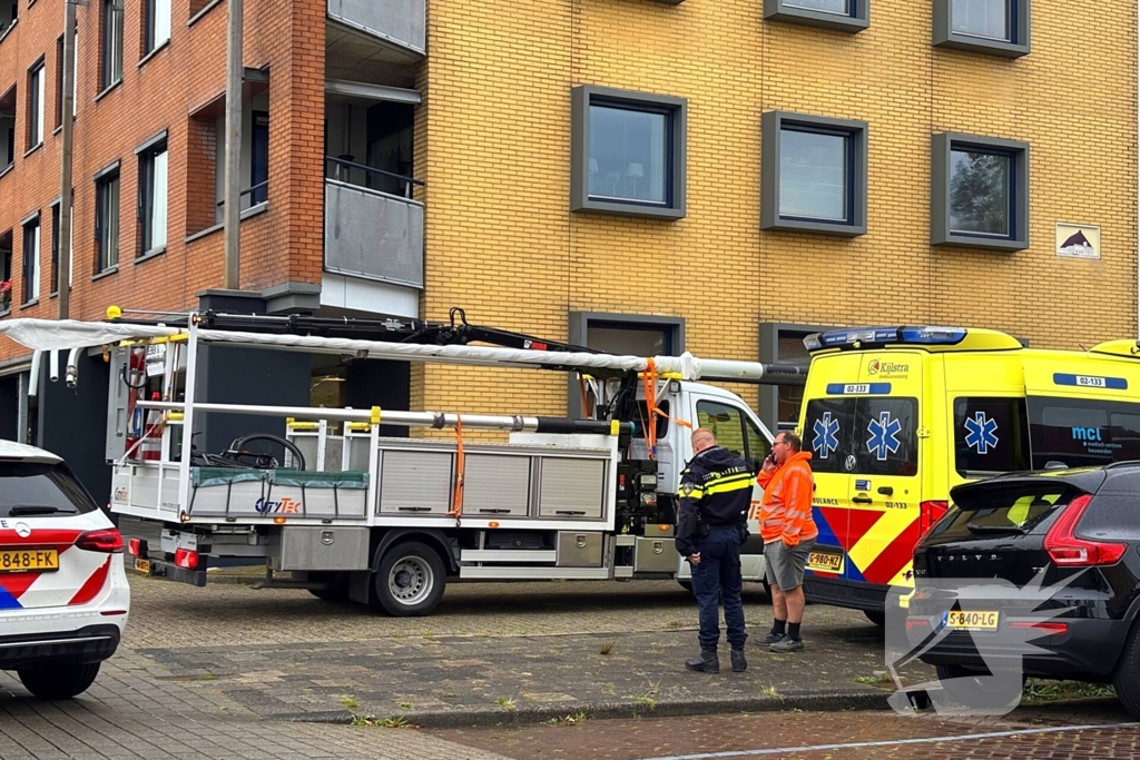 Speed pedelec klapt op zijkant van bestelbus