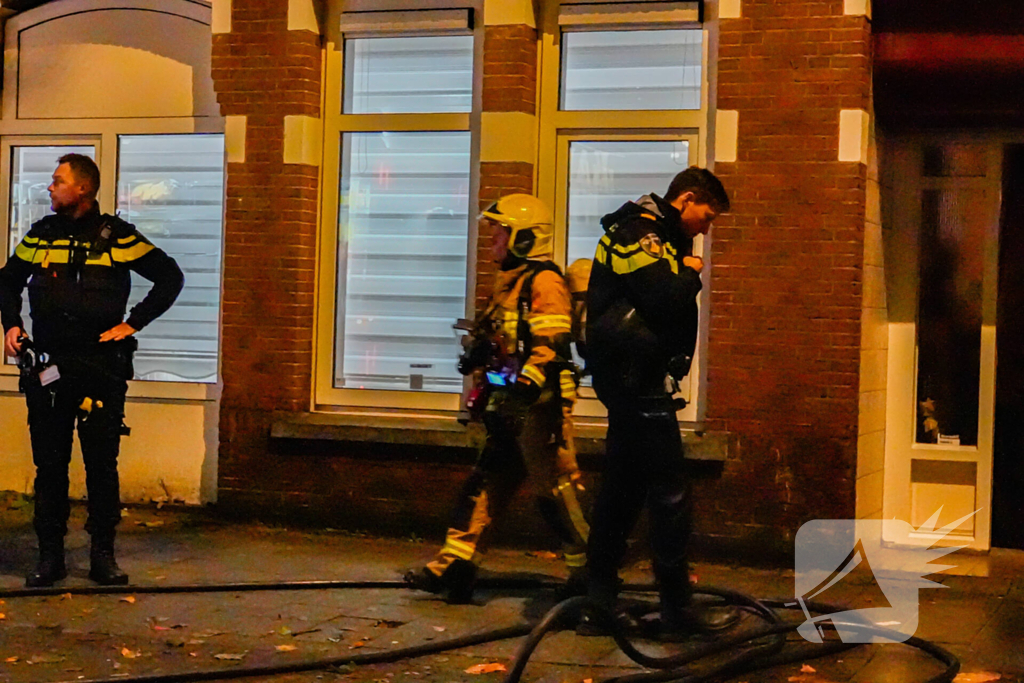 Afvalbrand zorgt voor rookoverlast in woning