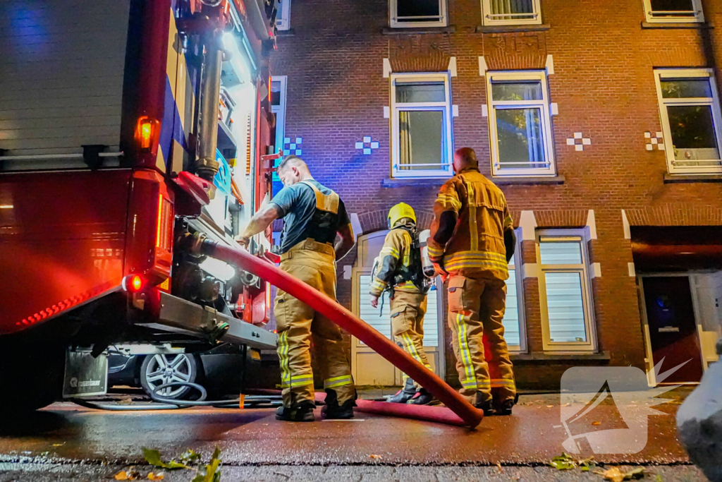 Afvalbrand zorgt voor rookoverlast in woning