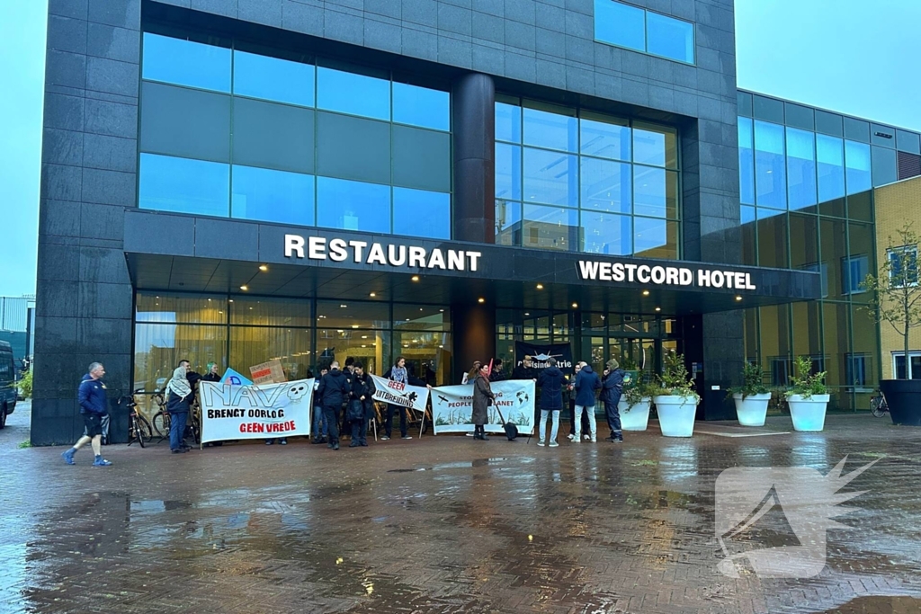 Demonstratie tegen uitbreiding vliegbasis