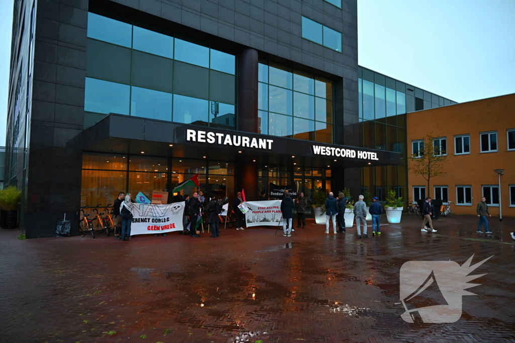 Demonstratie tegen uitbreiding vliegbasis