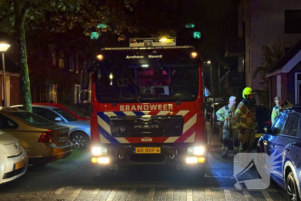 Brandweer blus brand in container