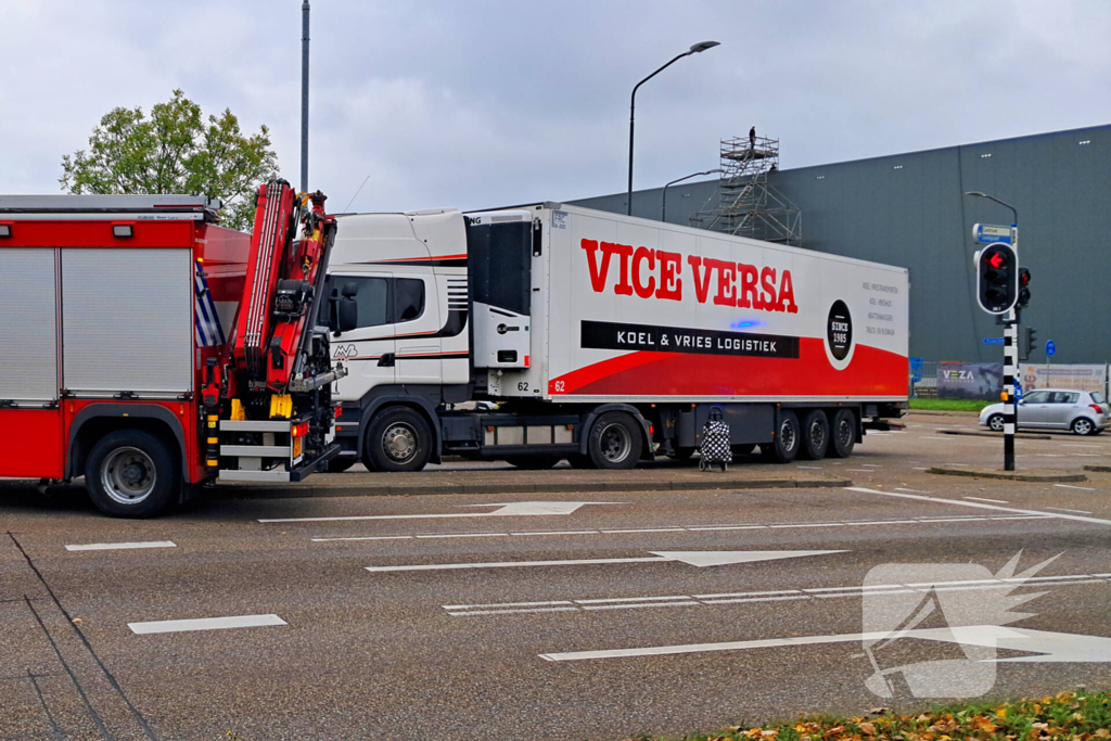 Vrachtwagenchauffeur rijdt vrouw aan