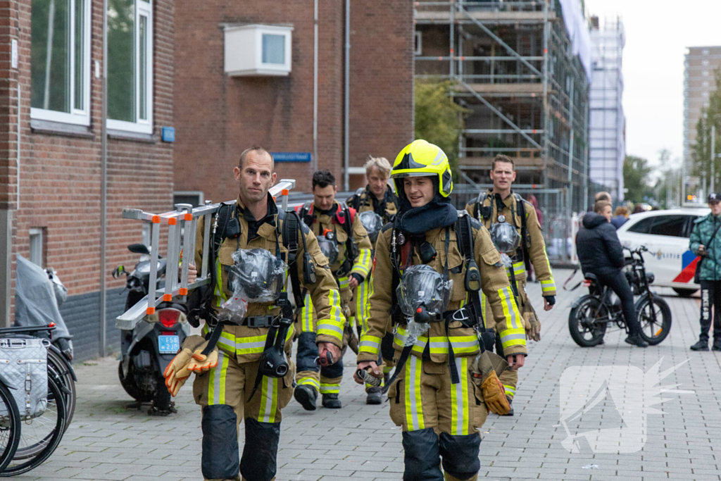 Brandweer blust brand in appartement