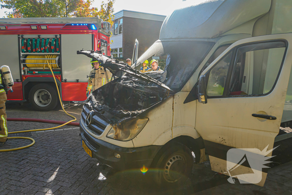 Brand in motorcompartiment van bakwagen