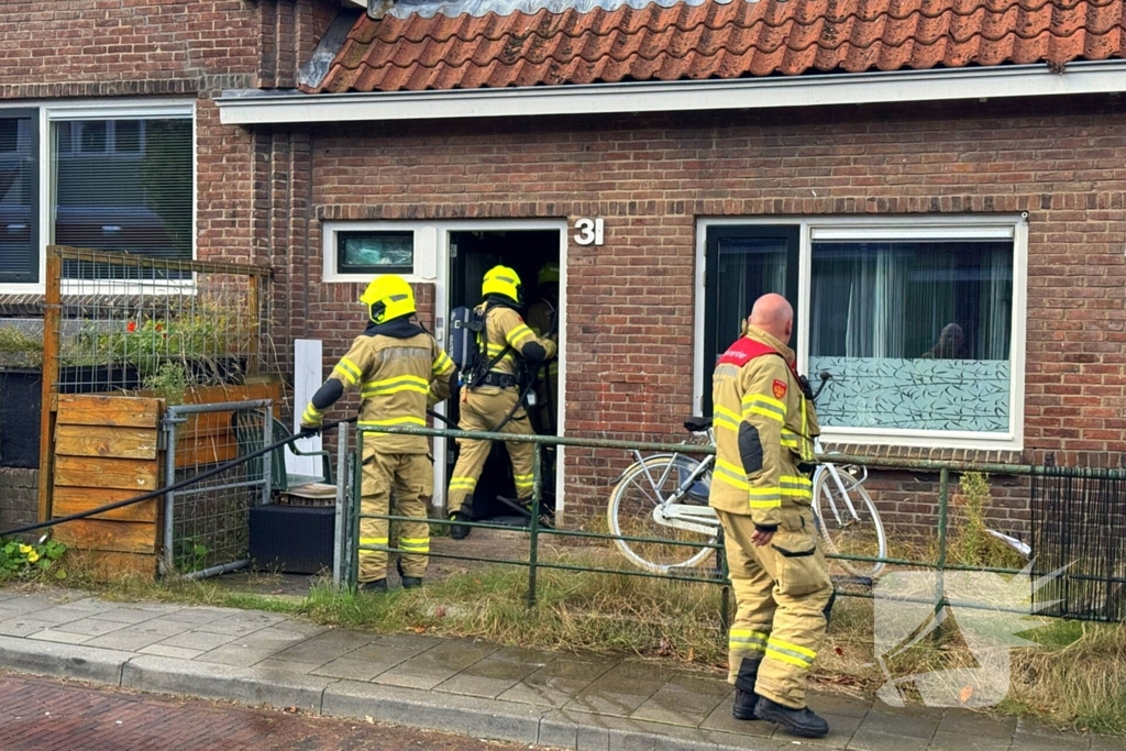 Brand in woonkamer snel onder controle