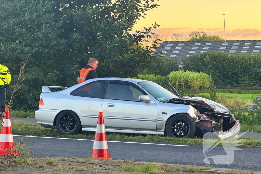 Twee voertuigen fiks beschadigd bij aanrijding