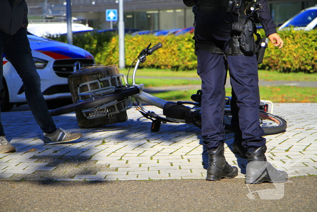 Weer fietser aangereden op bekende rotonde