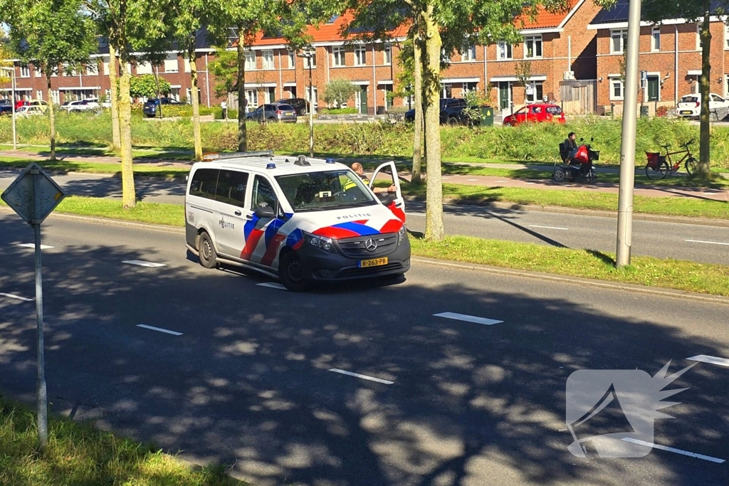 Picnic bezorgwagen vliegt in brand