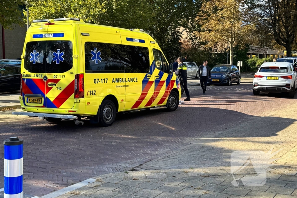 Fietser rijdt tegen openslaand portier