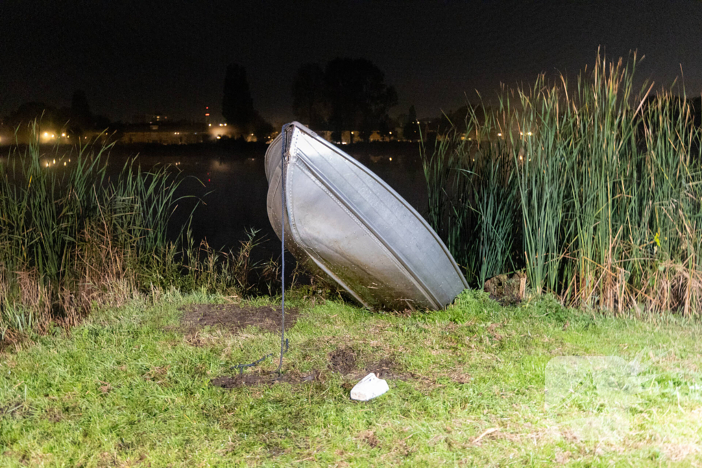 Vier personen ongedeerd na kapseizen bootje