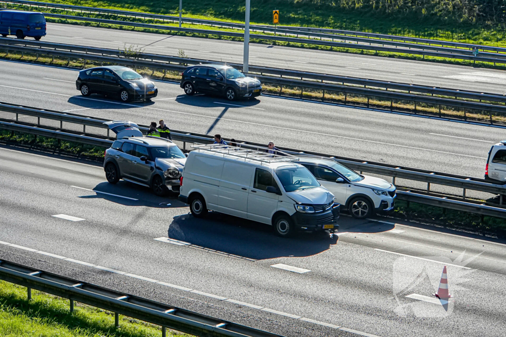 Rijbanen afgesloten wegens ongeval met meerdere voertuigen