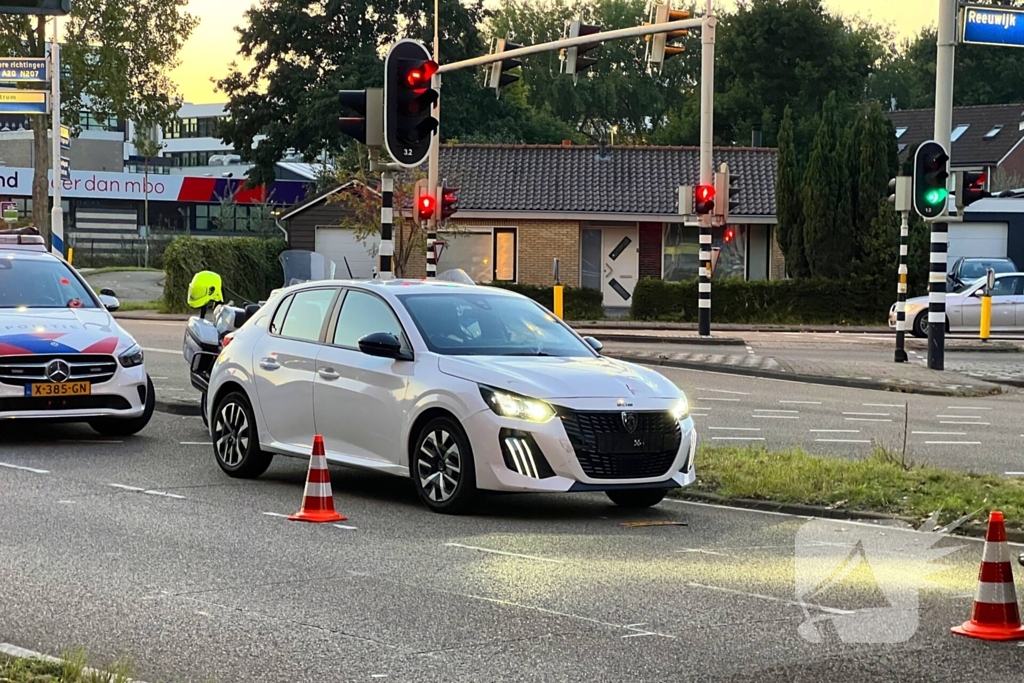 Bezorger op fiets gewond bij aanrijding met auto