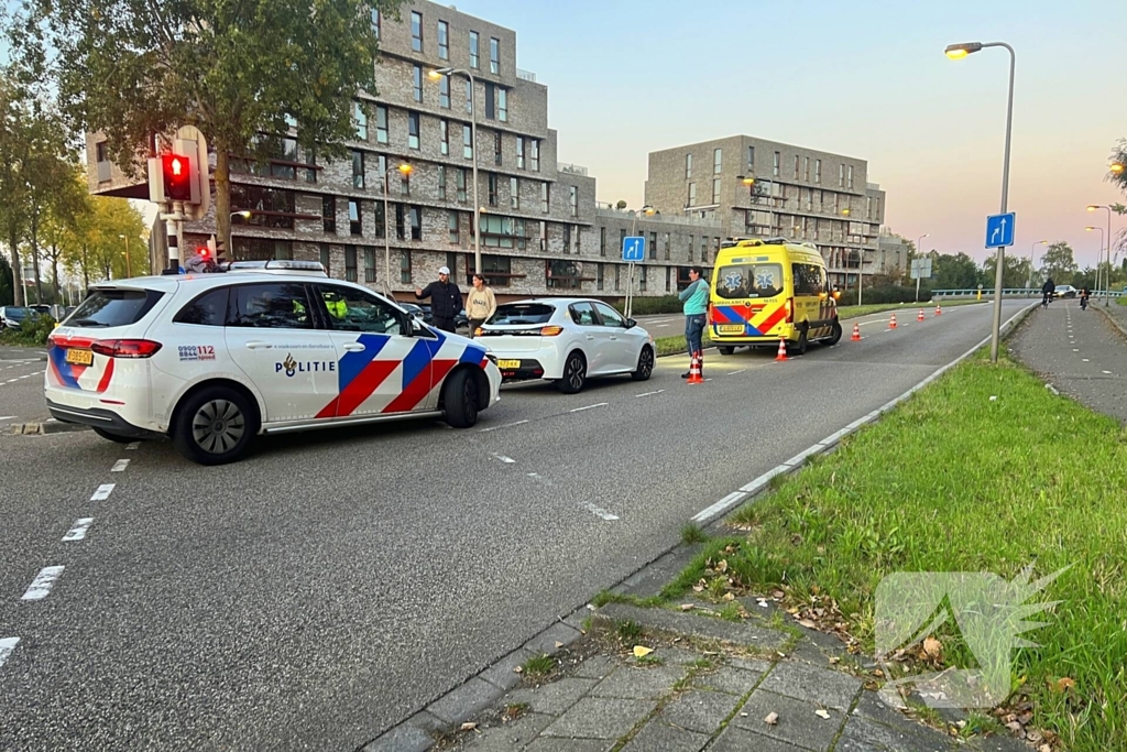 Bezorger op fiets gewond bij aanrijding met auto