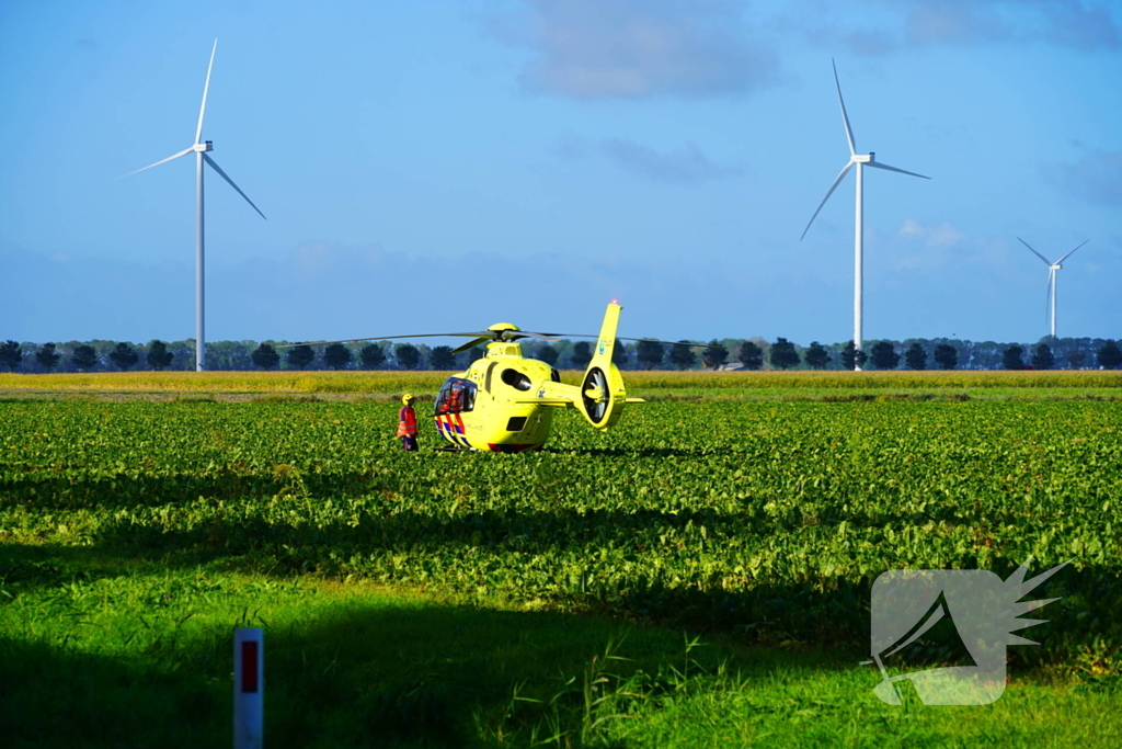 Automobilist komt om bij botsing met tractor