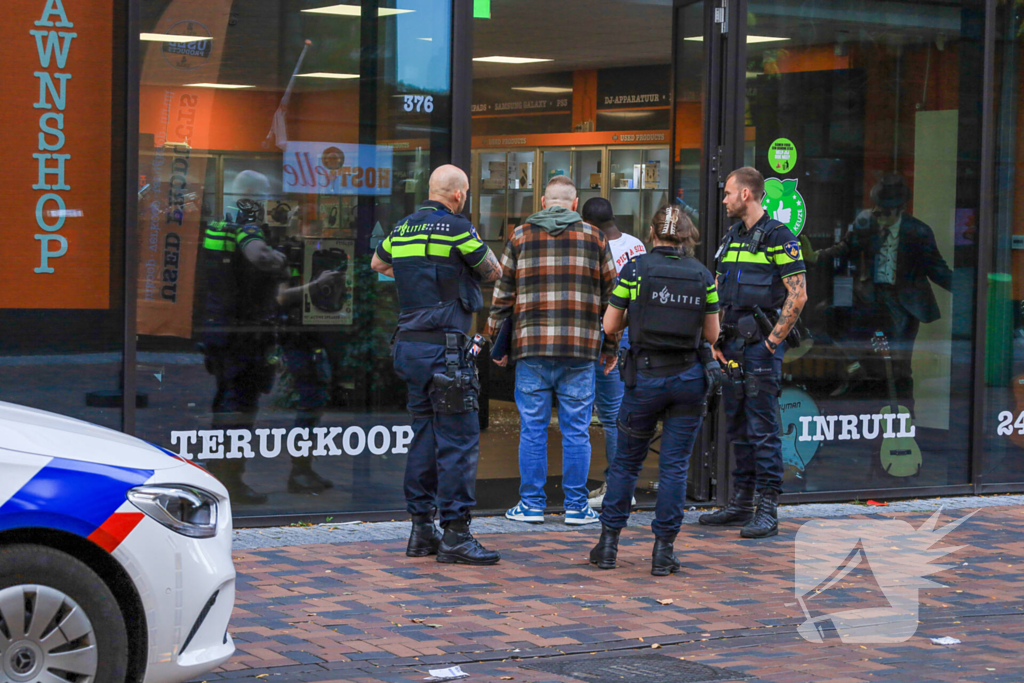 Politie onderzoekt overval op used product winkel