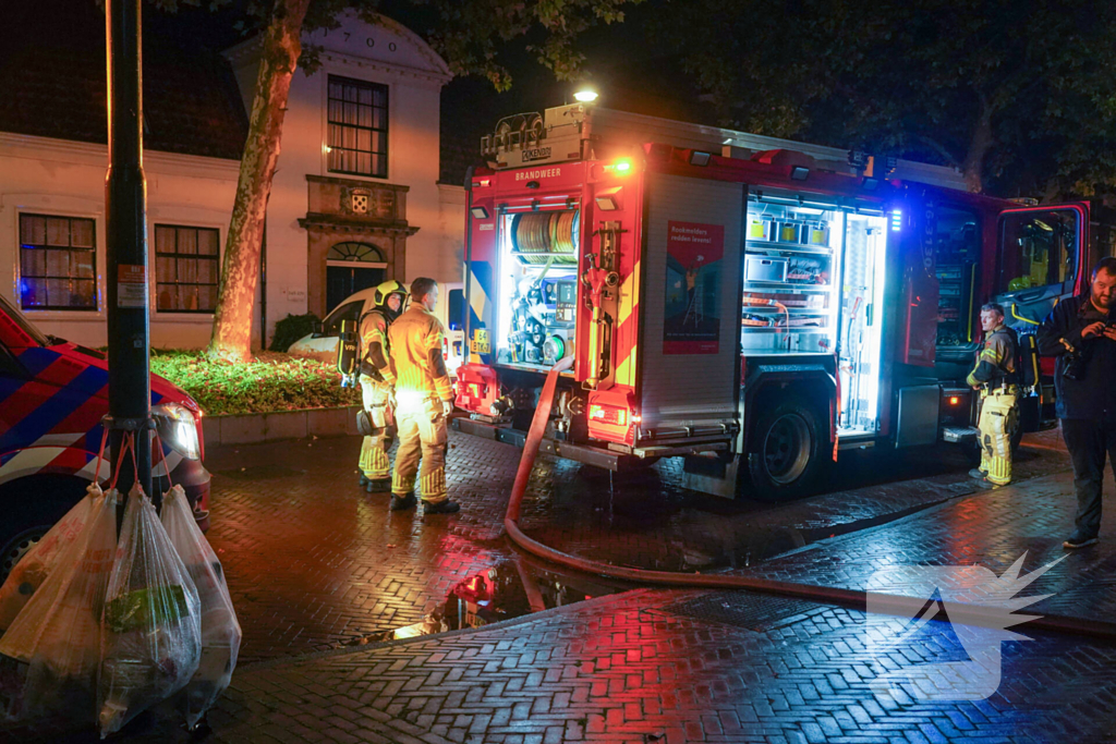 Politie onderzoekt explosie bij voordeur