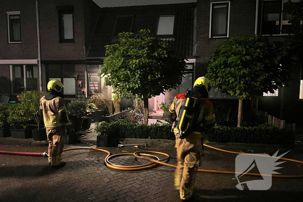 Politie onderzoekt explosie bij voordeur