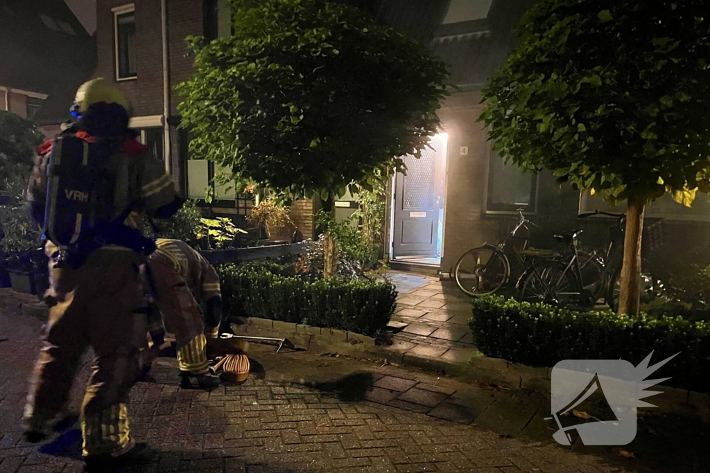 Politie onderzoekt explosie bij voordeur