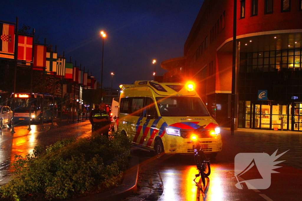 Fietser gewond bij botsing met pakketbezorger