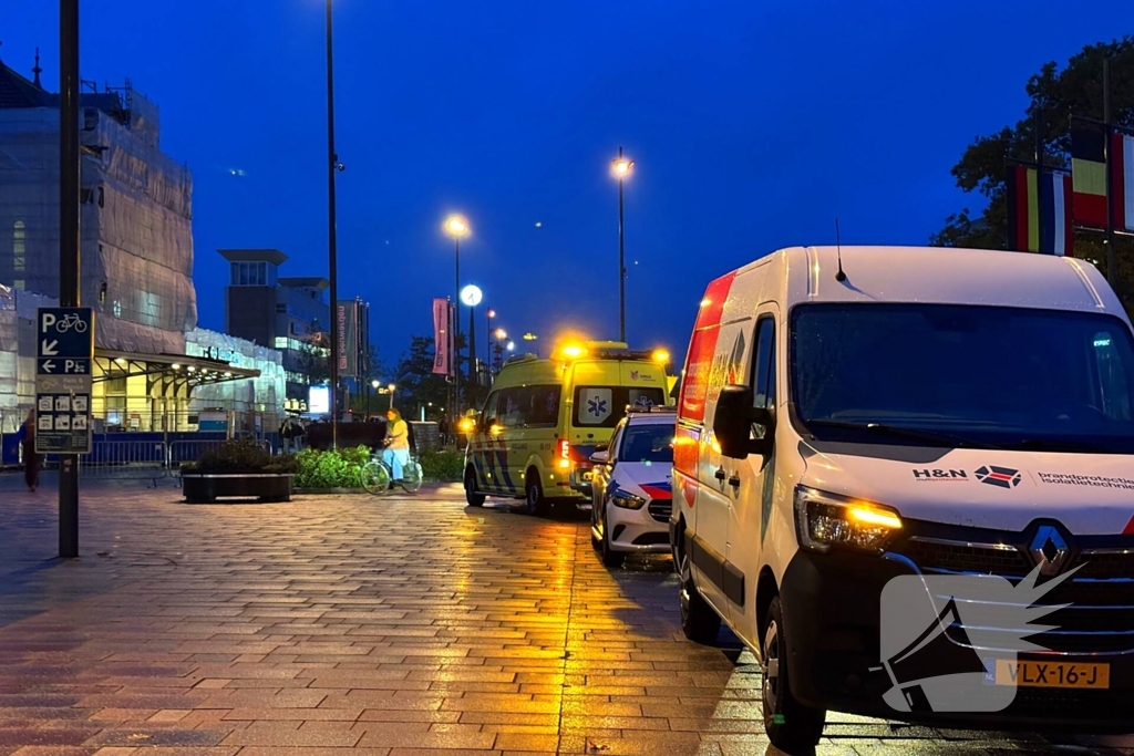 Fietser gewond bij botsing met pakketbezorger