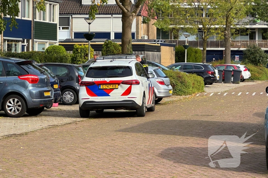 Flitsbezorger botst op uitparkerende auto