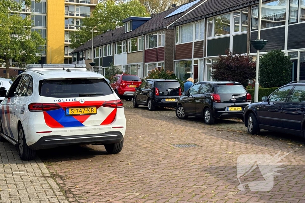 Flitsbezorger botst op uitparkerende auto