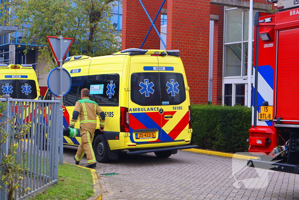 Brandweer doet onderzoek bij CO2 lekkage in pand Johnson Johnson