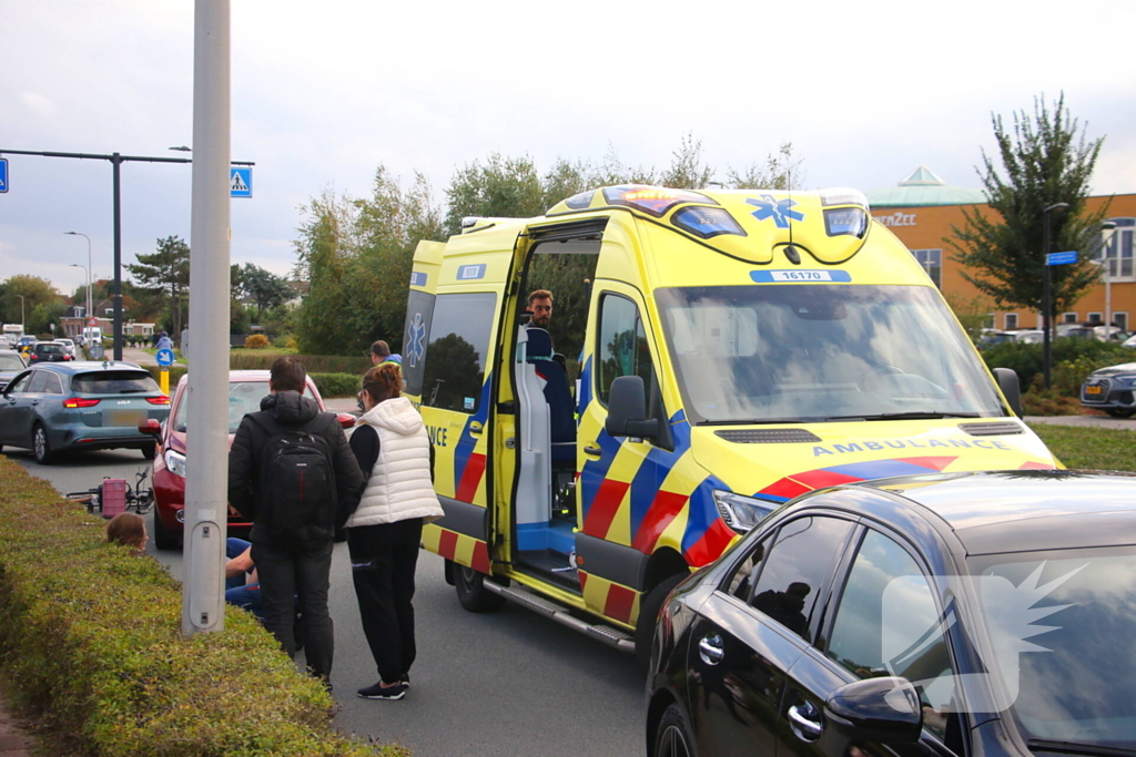 Kind op fiets geschept door automobilist