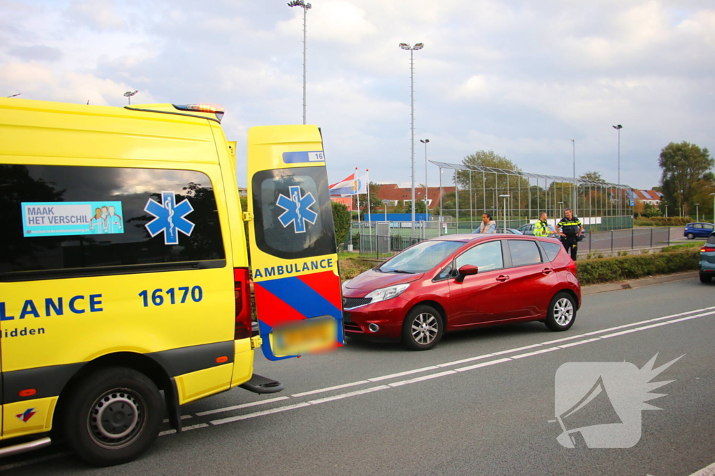 Kind op fiets geschept door automobilist