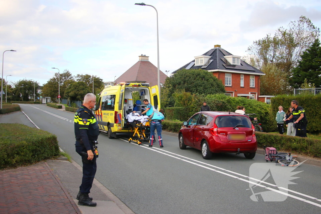 Kind op fiets geschept door automobilist