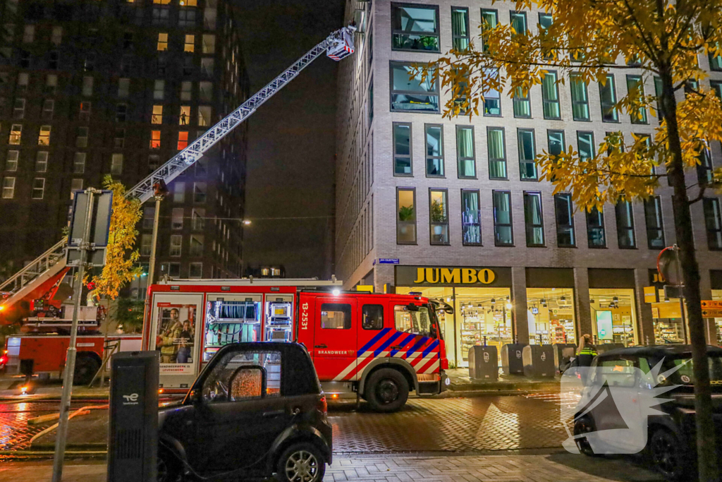 Brand in woning bij appartementencomplex