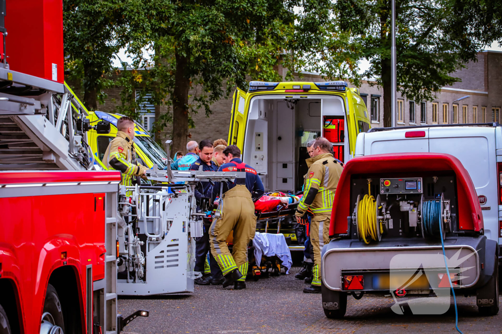 Persoon valt van steiger, traumateam ingezet