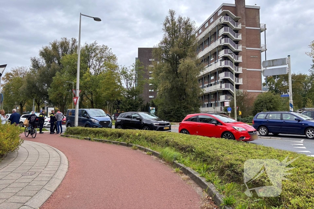 Bestelbus betrokken bij kop-staartbotsing met drie voertuigen