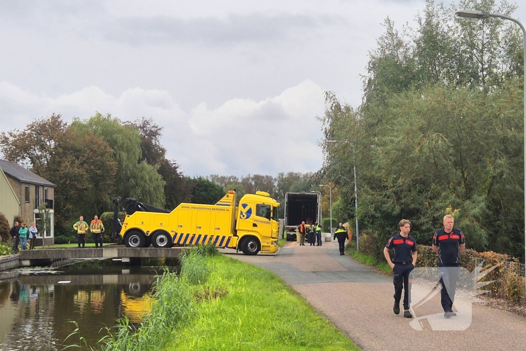 Vrachtwagen rijdt dieseltank lek