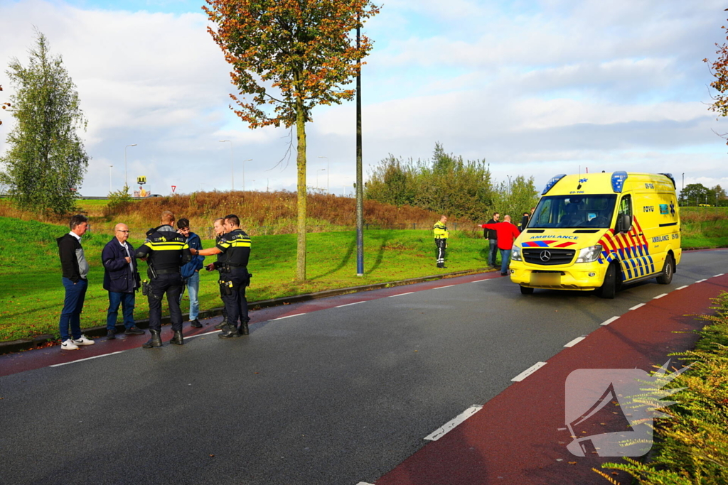 Vrachtwagen klapt achterop auto