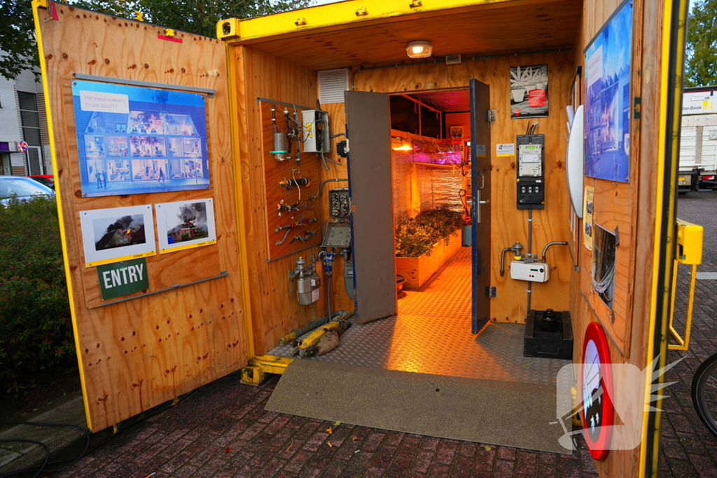 Kijkje in hennepkwekerij op de weekmarkt