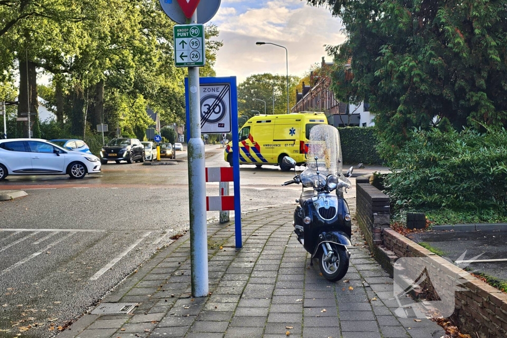 Scooterrijder gewond naar ziekenhuis