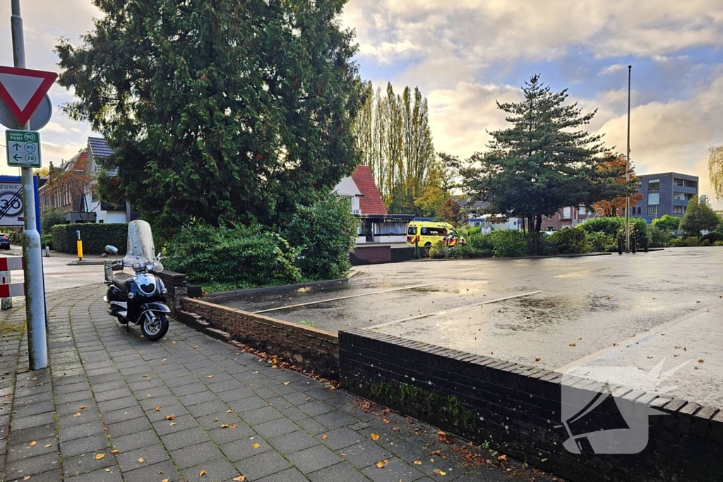 Scooterrijder gewond naar ziekenhuis