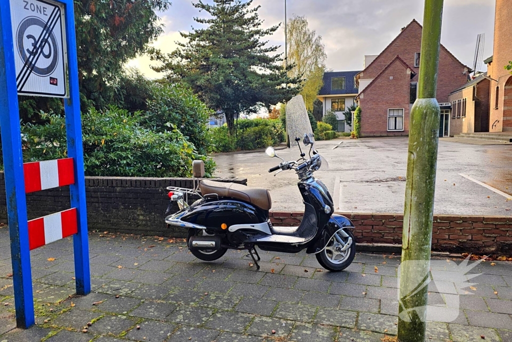 Scooterrijder gewond naar ziekenhuis