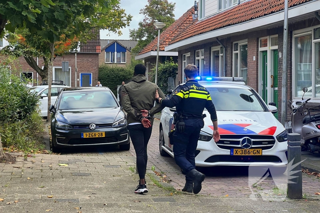 Persoon gewond bij steekincident, politie houdt verdachte aan