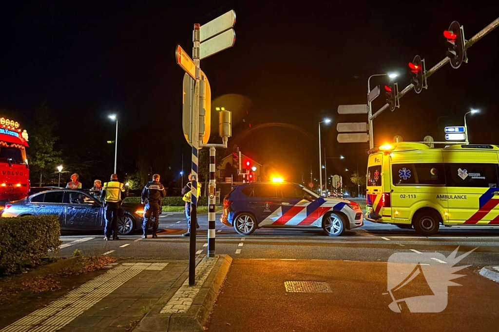 Weg afgesloten na ongeval tussen auto en vrachtwagen