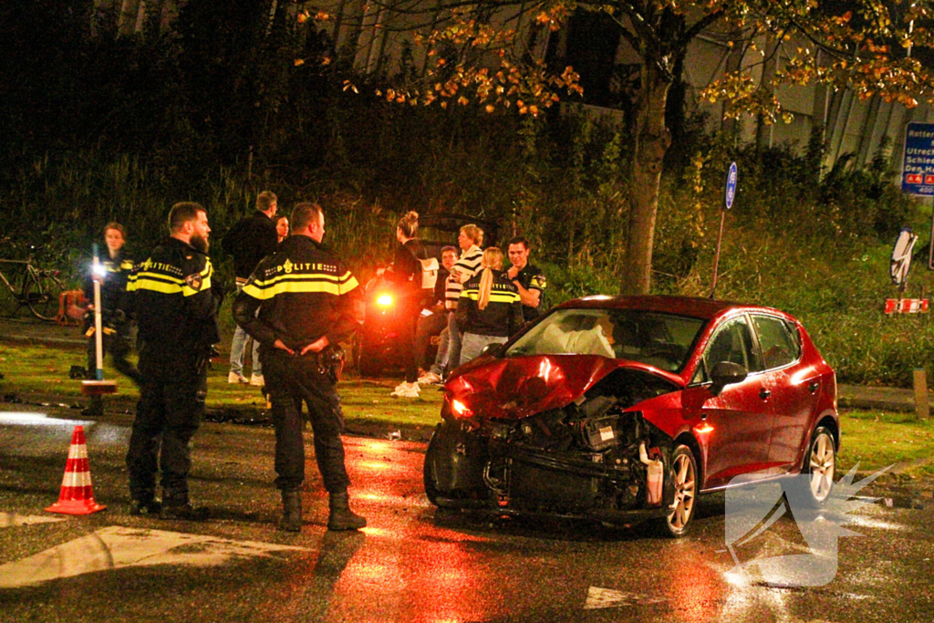 Flinke schade bij botsing met twee voertuigen