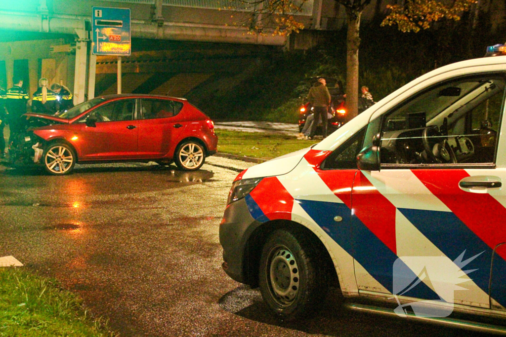 Flinke schade bij botsing met twee voertuigen