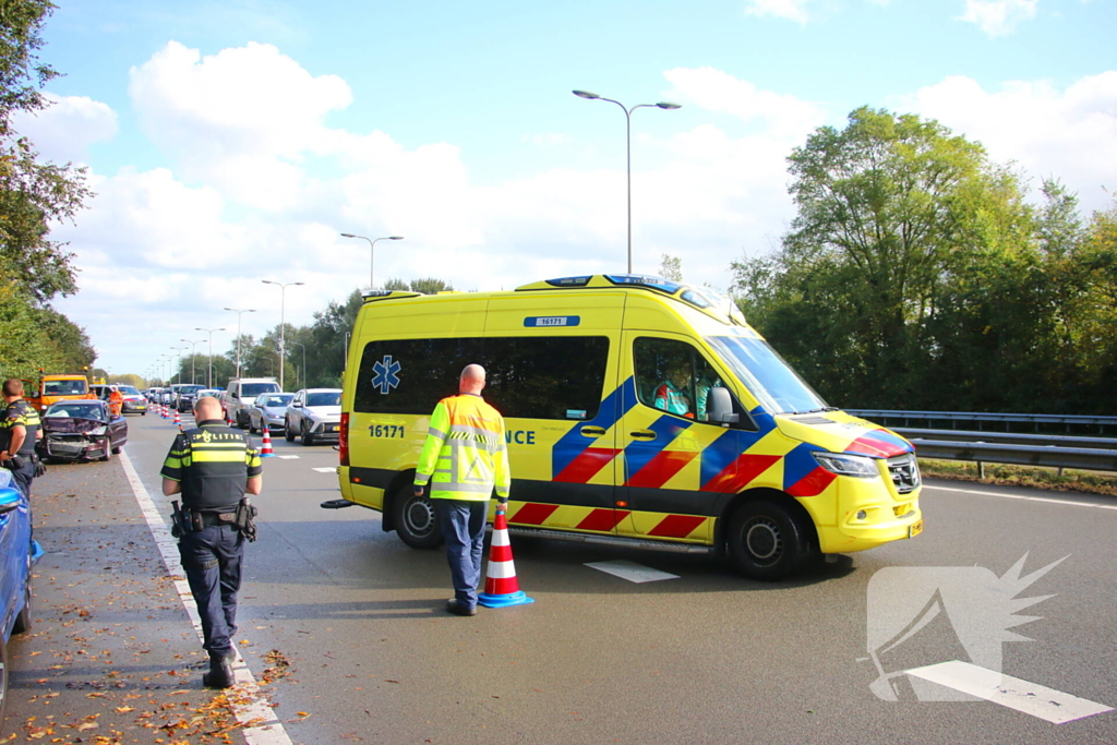 Flinke schade en vertraging na kop-staartaanrijding