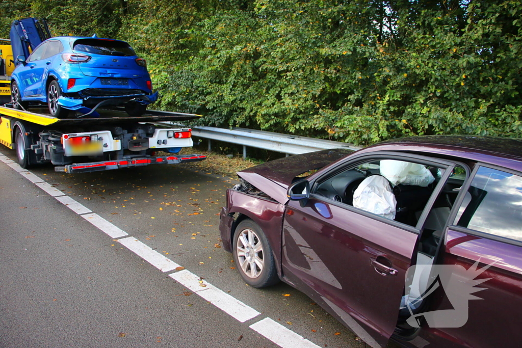 Flinke schade en vertraging na kop-staartaanrijding